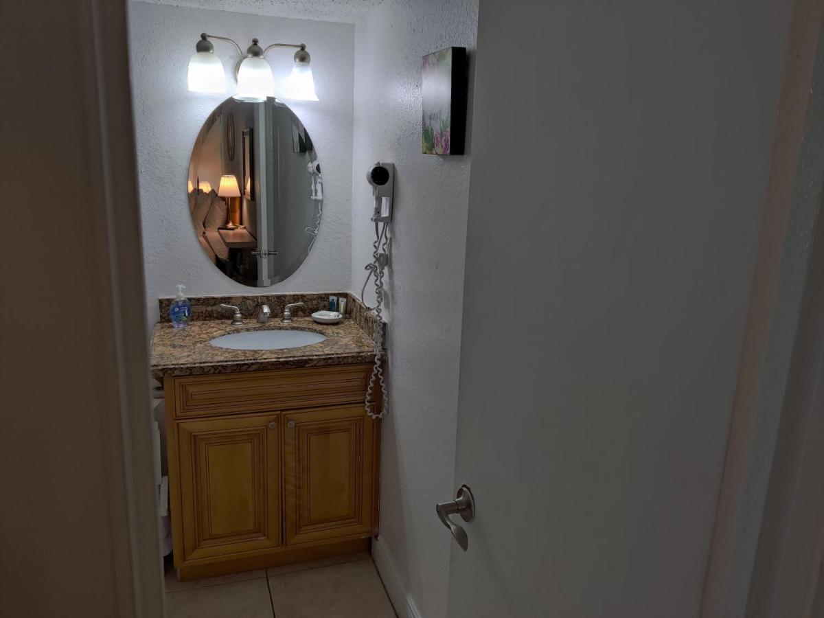 Centauri Vacation Rentals Beautiful 2-Bedroom Condo, Near All Orlando Attractions, Free Parking & Wi-Fi, King Bed מראה חיצוני תמונה