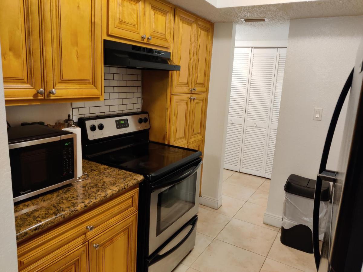 Centauri Vacation Rentals Beautiful 2-Bedroom Condo, Near All Orlando Attractions, Free Parking & Wi-Fi, King Bed מראה חיצוני תמונה